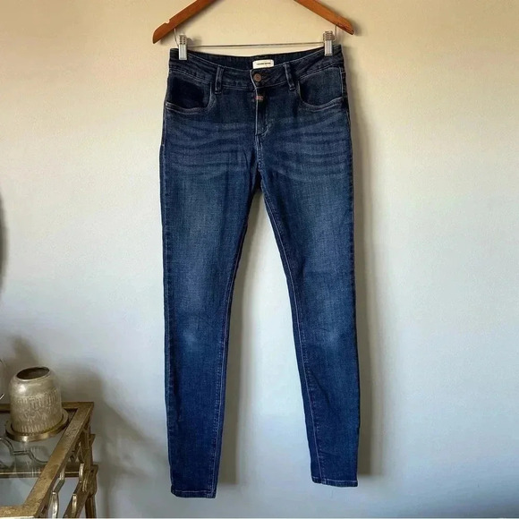 TimeZone Women | Low Rise Tight AleenaTZ Skinny Jeans - Picture 4 of 11